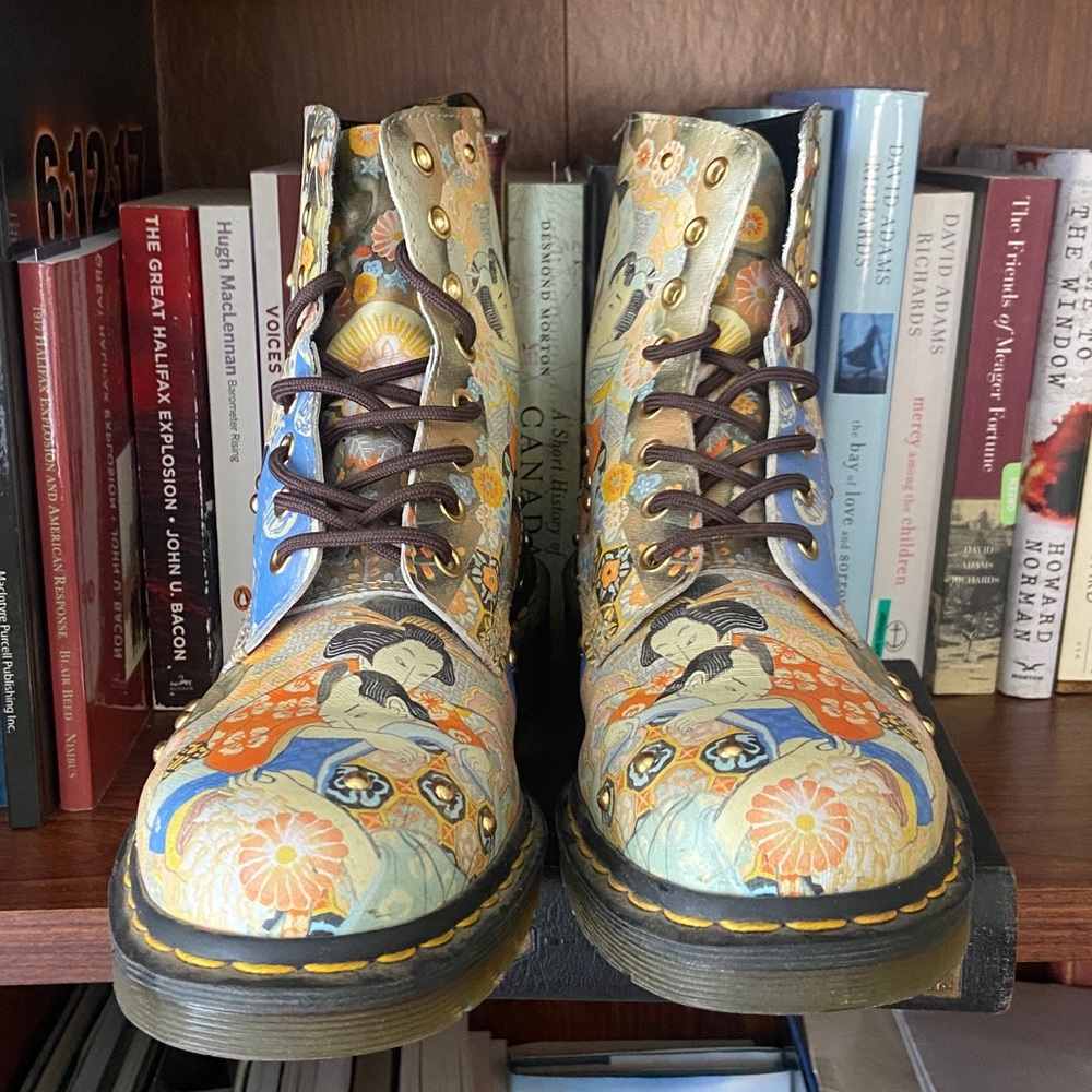 RARE! Dr. Martens 1460 Pascal Eastern Art Backhand Leather Boots Women's Size 9 - Picture 2 of 16